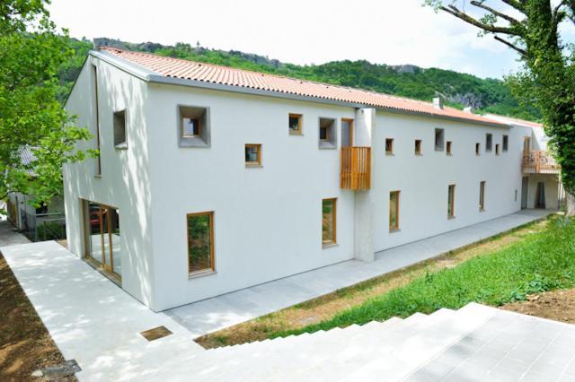 Youth Hostel Айдовшчина Экстерьер фото
